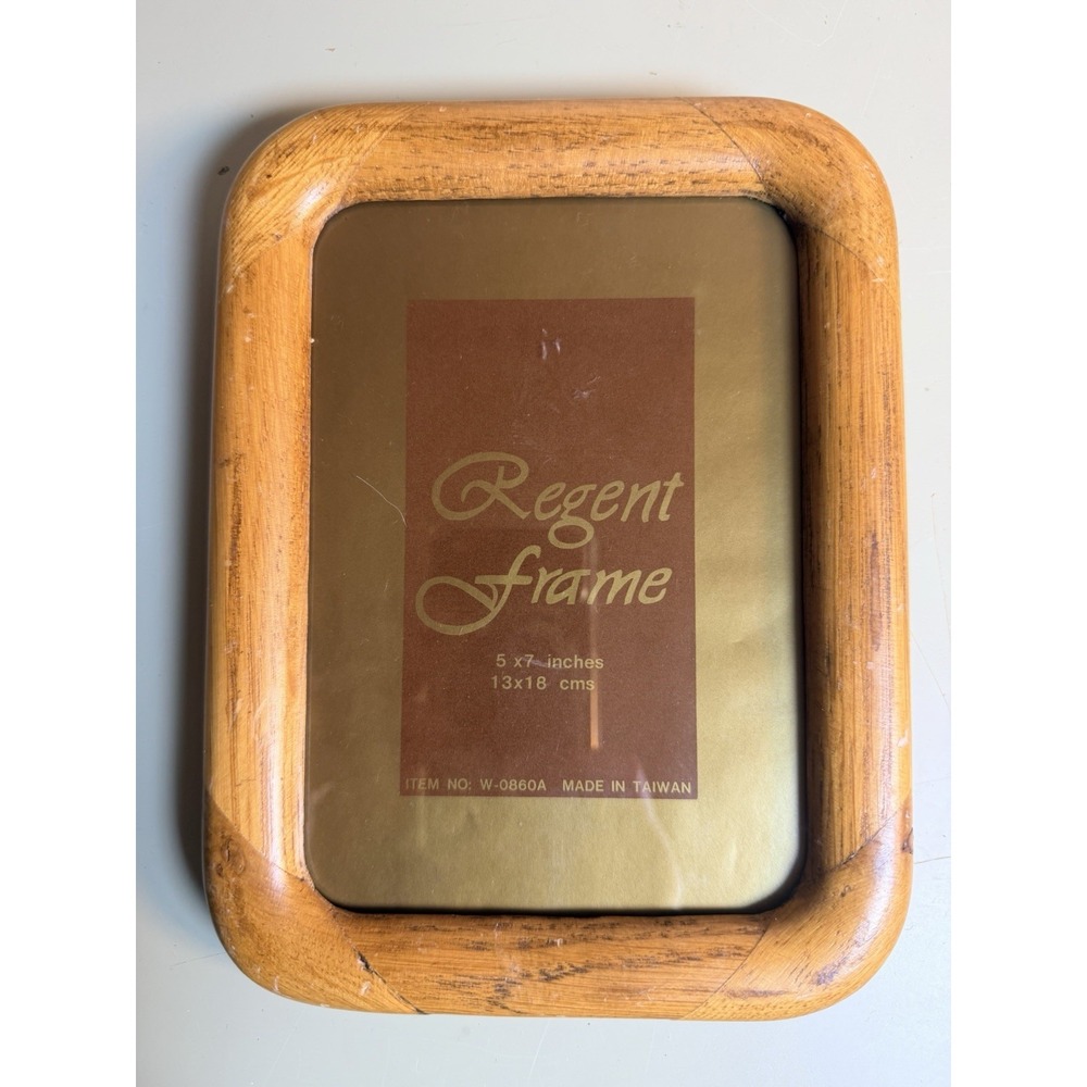 Vintage Regent Wood Picture Frame 5x7 Made in Taiwan MCM Rounded W-0860A